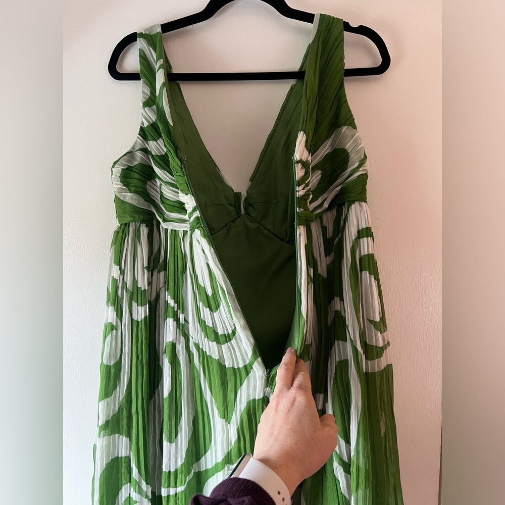 Muse 100% Silk Green White Swirl Design Sleeveless Fit and Flare Dress Size 12 - Picture 8 of 8